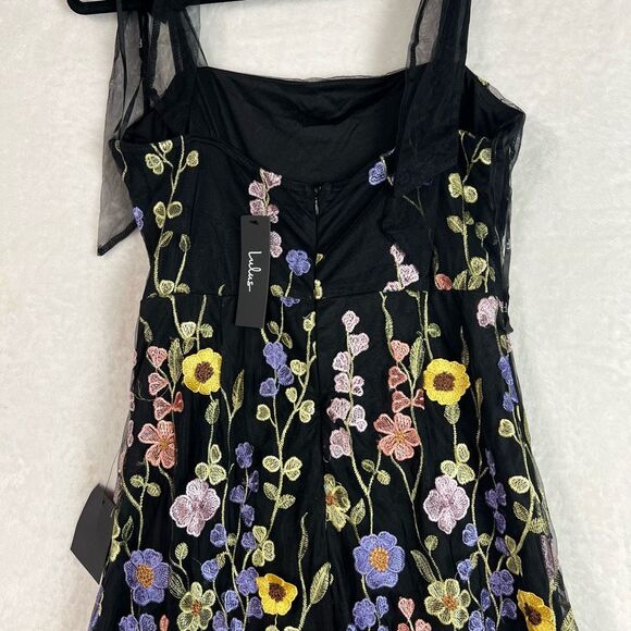 Lulus Thriving Poise Black 3D Floral Embroidered Tie-Strap Maxi Dress Size L NWT - Picture 12 of 15